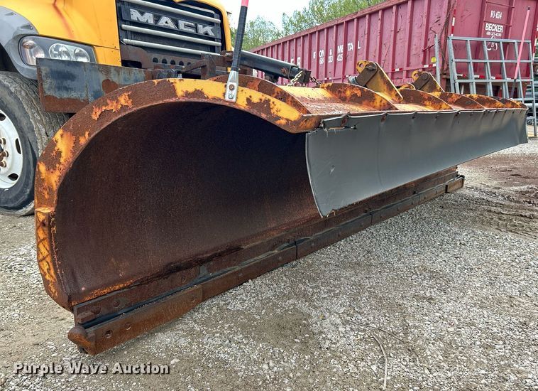 image for item EK8027 2010 Mack Granite dump truck