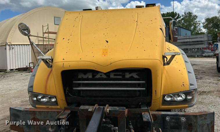 image for item EK8027 2010 Mack Granite dump truck