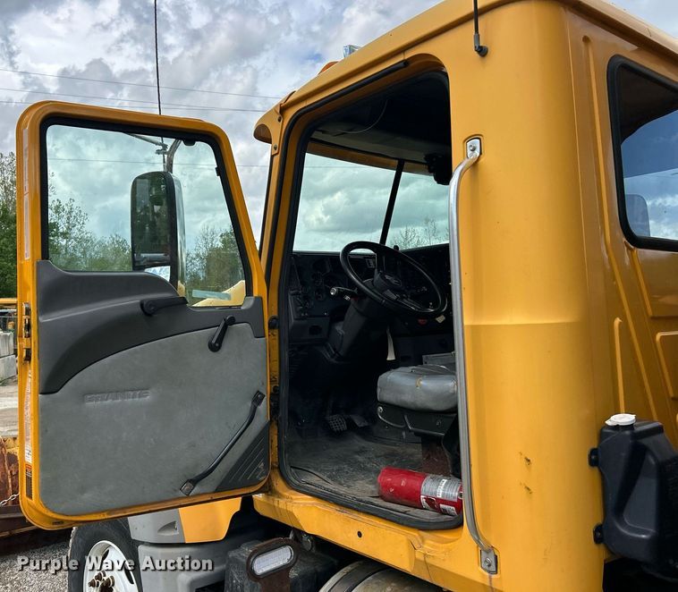 image for item EK8027 2010 Mack Granite dump truck