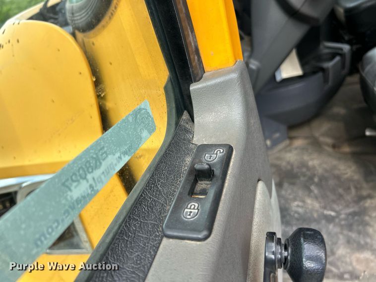 image for item EK8027 2010 Mack Granite dump truck