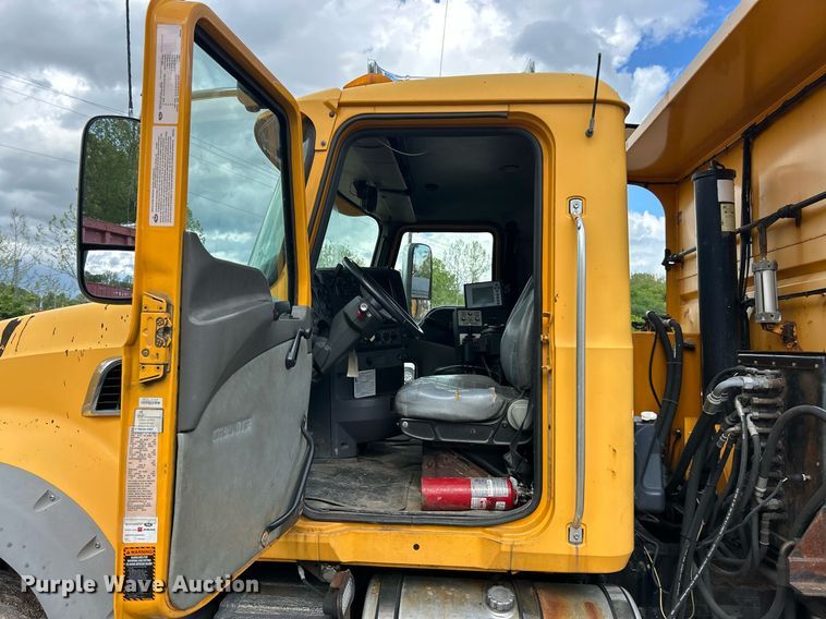 image for item EK8027 2010 Mack Granite dump truck