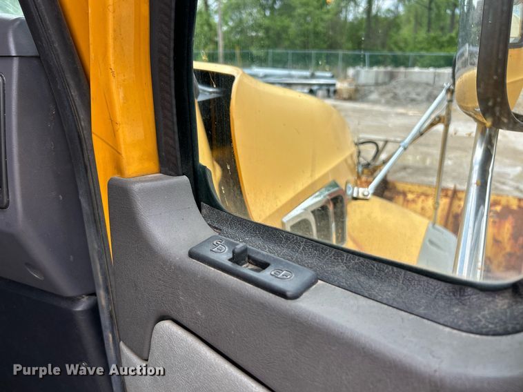 image for item EK8027 2010 Mack Granite dump truck