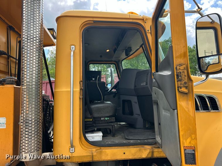 image for item EK8027 2010 Mack Granite dump truck