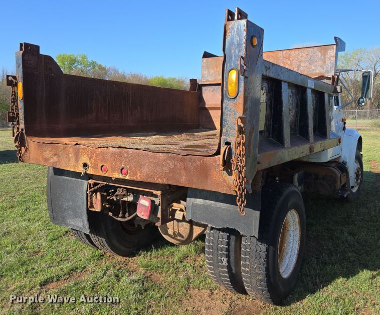 image for item EL1984 2002 International  4700 dump truck