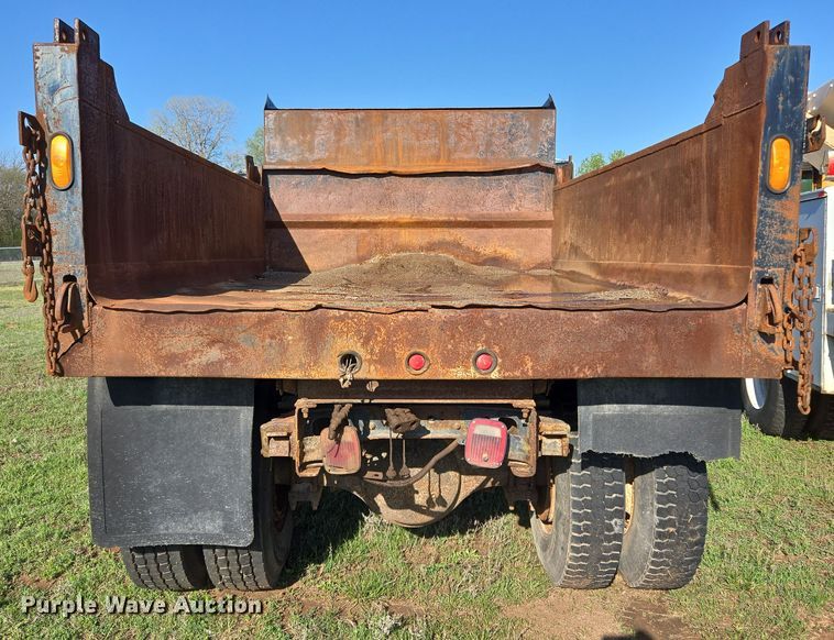 image for item EL1984 2002 International  4700 dump truck