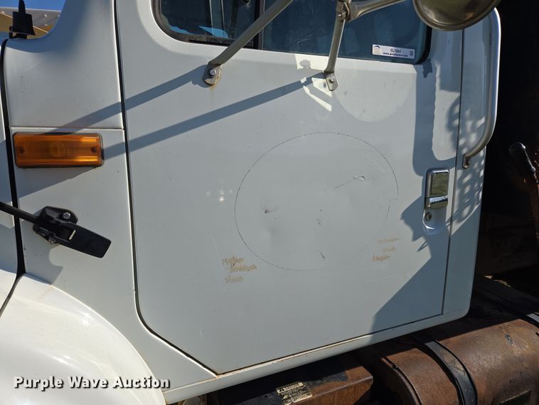 image for item EL1984 2002 International  4700 dump truck