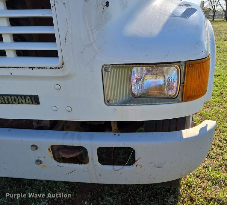 image for item EL1984 2002 International  4700 dump truck