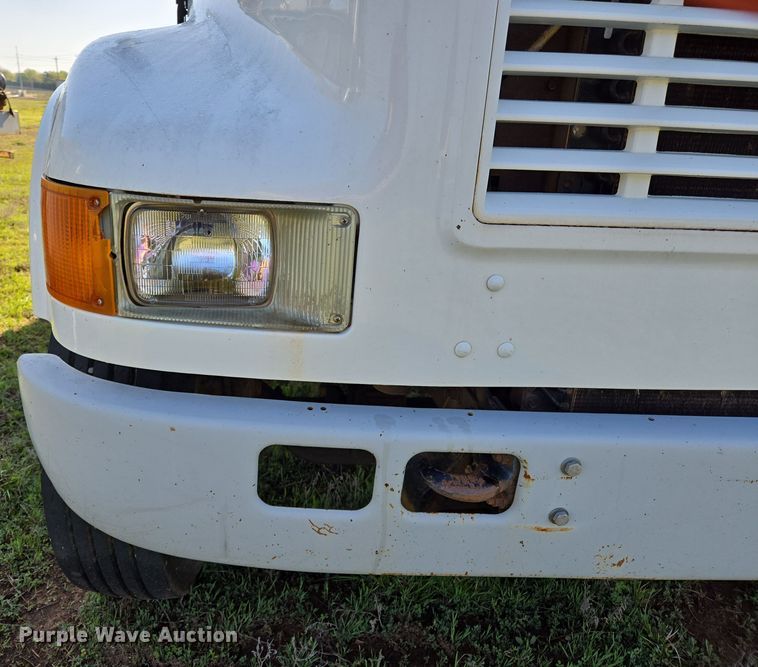 image for item EL1984 2002 International  4700 dump truck