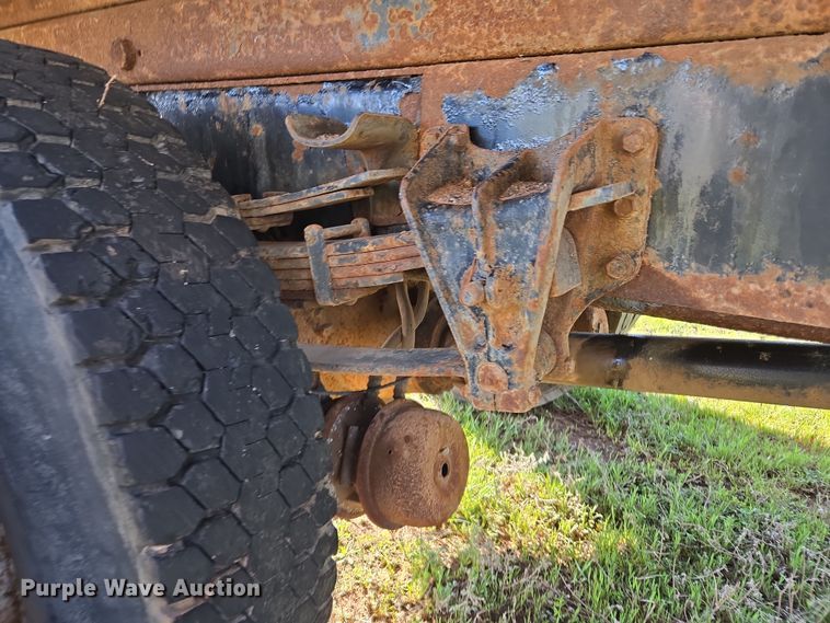 image for item EL1984 2002 International  4700 dump truck