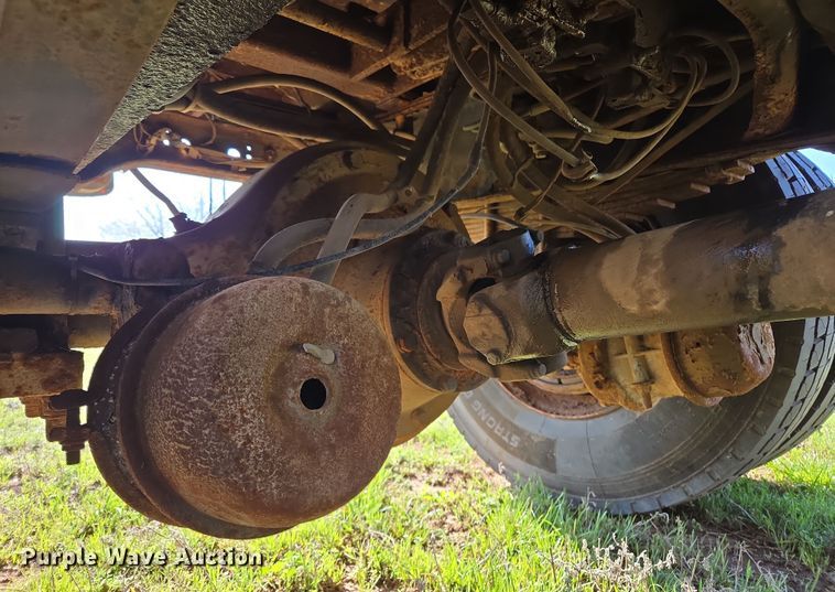 image for item EL1984 2002 International  4700 dump truck