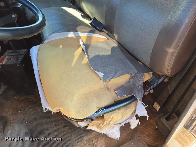 image for item EL1984 2002 International  4700 dump truck