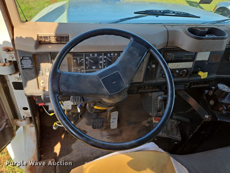 image for item EL1984 2002 International  4700 dump truck