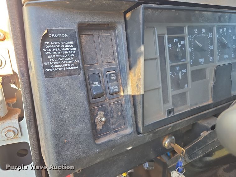 image for item EL1984 2002 International  4700 dump truck