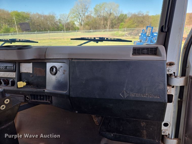 image for item EL1984 2002 International  4700 dump truck