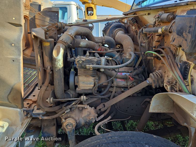 image for item EL1984 2002 International  4700 dump truck