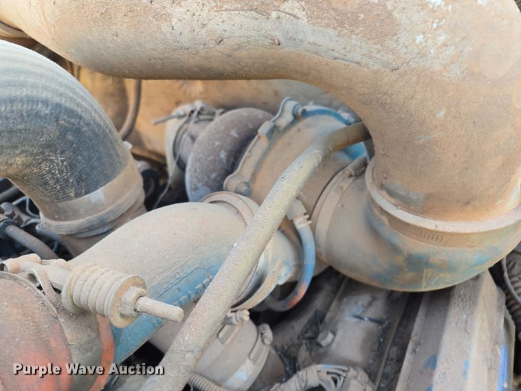 image for item EL1984 2002 International  4700 dump truck