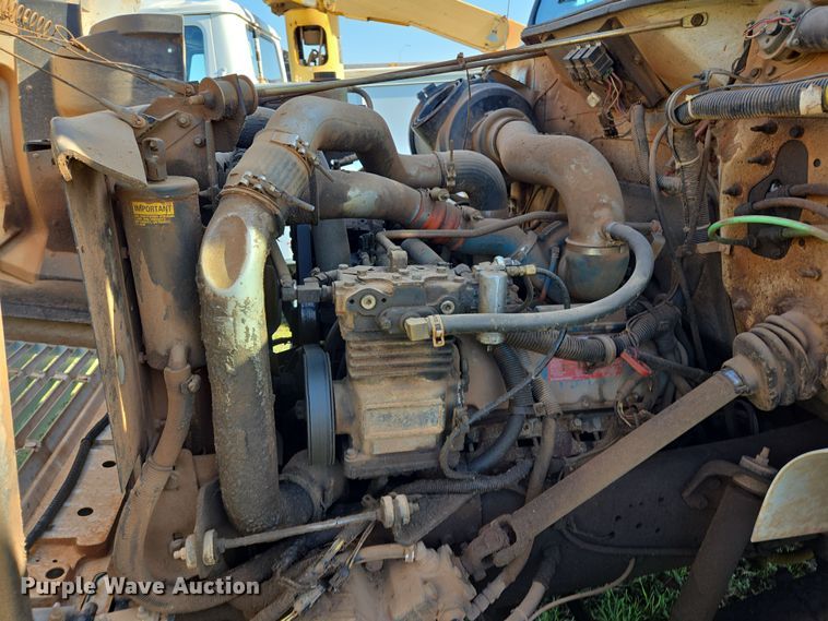image for item EL1984 2002 International  4700 dump truck