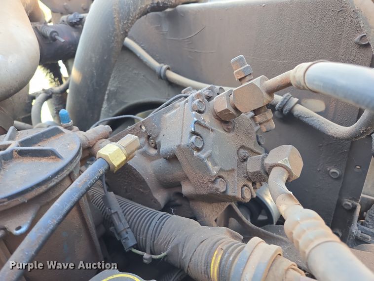 image for item EL1984 2002 International  4700 dump truck