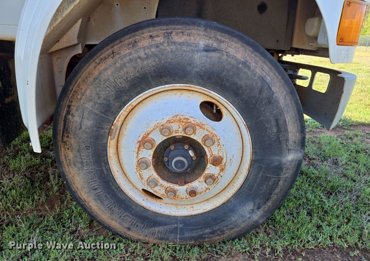 image for item EL1984 2002 International  4700 dump truck