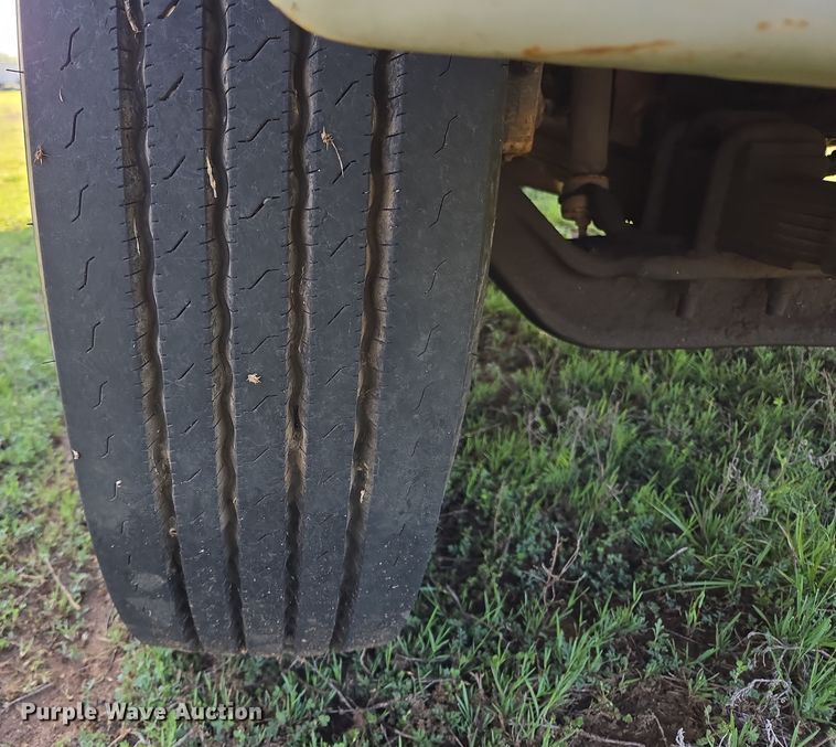 image for item EL1984 2002 International  4700 dump truck