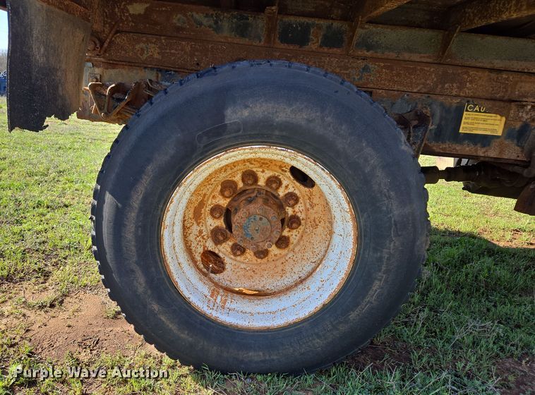 image for item EL1984 2002 International  4700 dump truck