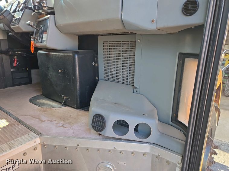 image for item EL2004 2007 Blue Bird school bus