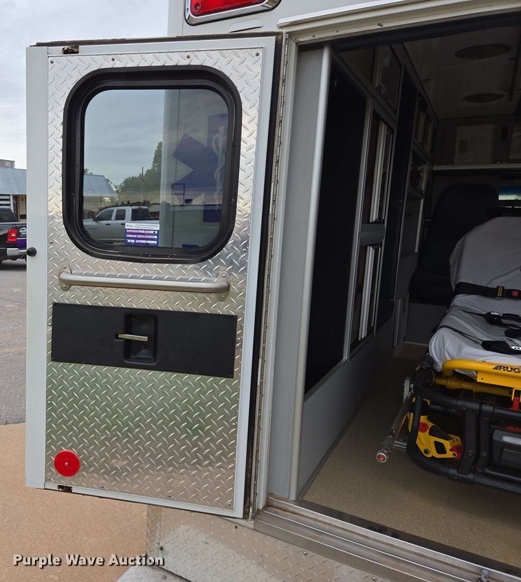 image for item EL2058 1997 Ford E350 ambulance