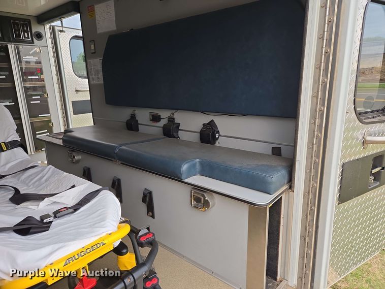 image for item EL2058 1997 Ford E350 ambulance