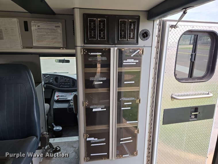 image for item EL2058 1997 Ford E350 ambulance