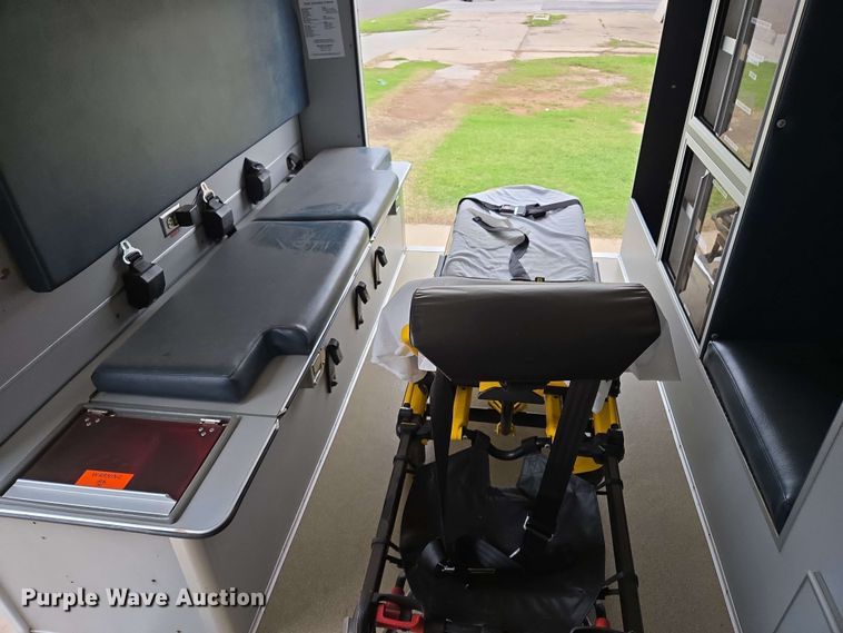 image for item EL2058 1997 Ford E350 ambulance