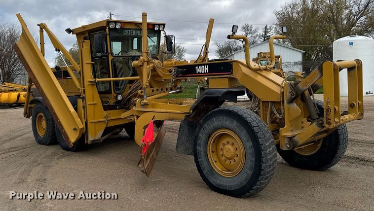image for item EM3830 2002 Caterpillar 140H motor grader