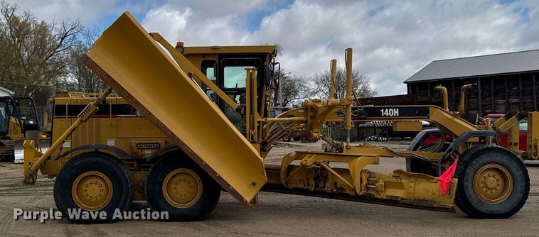 image for item EM3830 2002 Caterpillar 140H motor grader