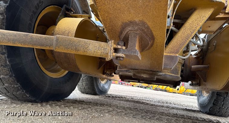 image for item EM3830 2002 Caterpillar 140H motor grader