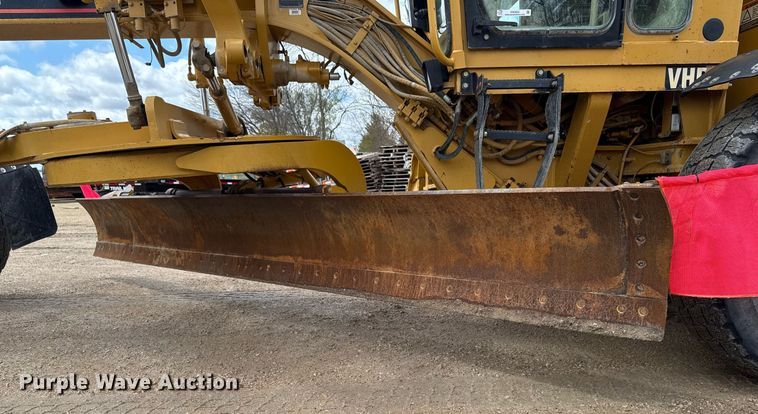 image for item EM3830 2002 Caterpillar 140H motor grader