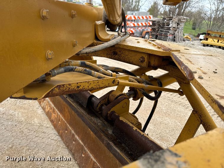 image for item EM3830 2002 Caterpillar 140H motor grader