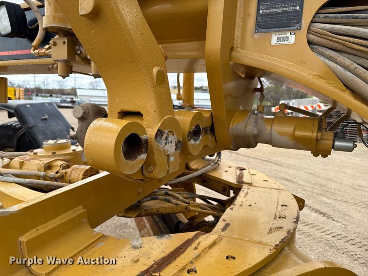 image for item EM3830 2002 Caterpillar 140H motor grader