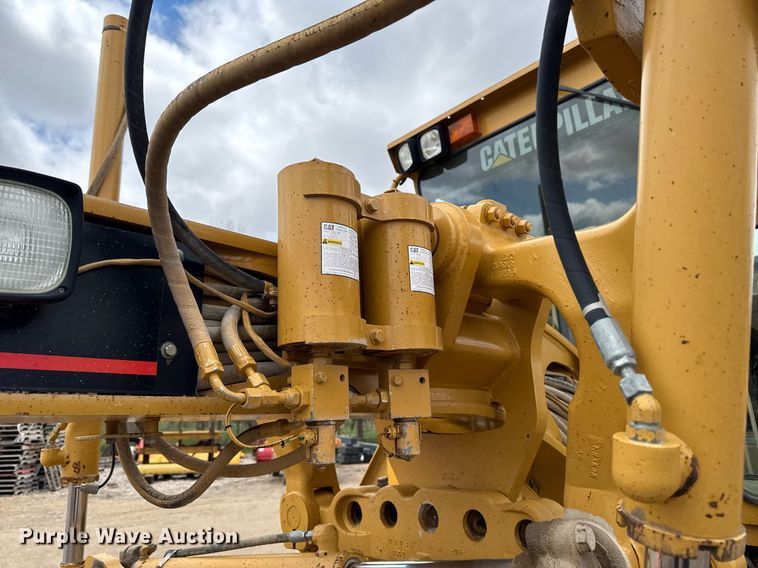 image for item EM3830 2002 Caterpillar 140H motor grader
