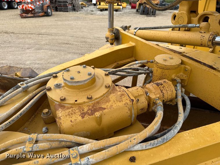 image for item EM3830 2002 Caterpillar 140H motor grader