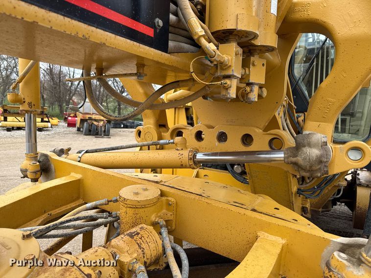 image for item EM3830 2002 Caterpillar 140H motor grader