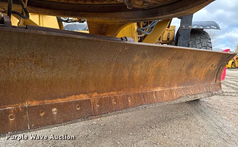 image for item EM3830 2002 Caterpillar 140H motor grader