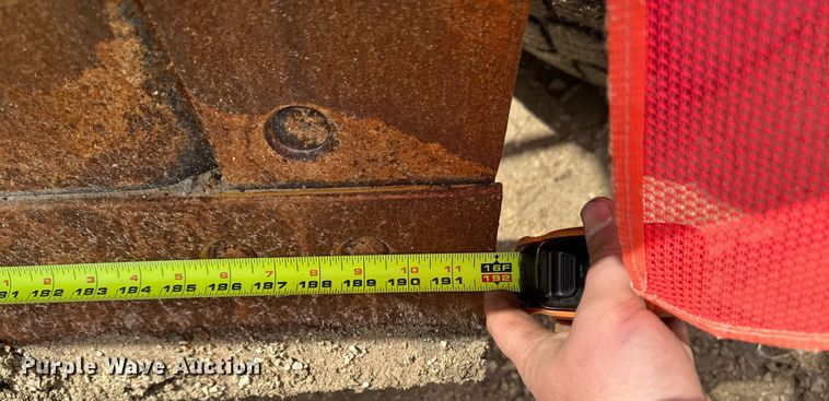 image for item EM3830 2002 Caterpillar 140H motor grader