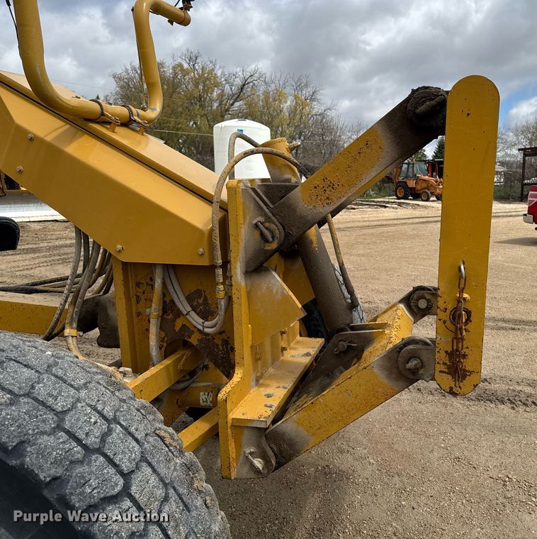 image for item EM3830 2002 Caterpillar 140H motor grader