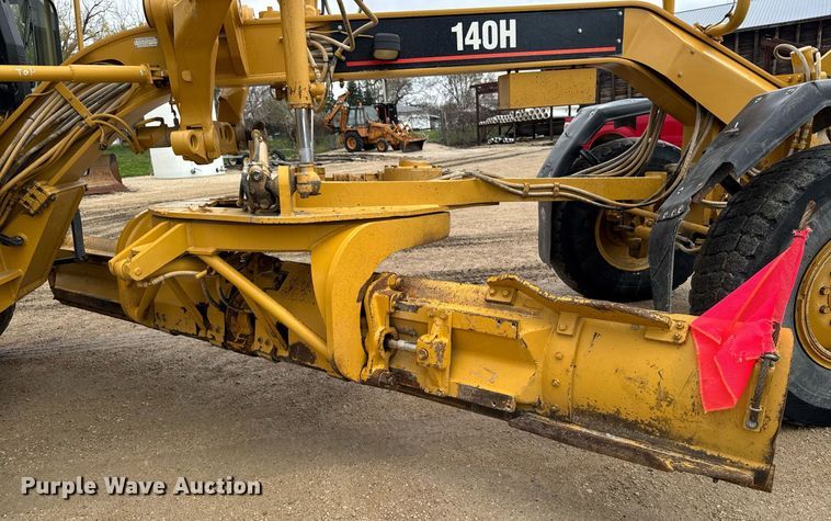 image for item EM3830 2002 Caterpillar 140H motor grader