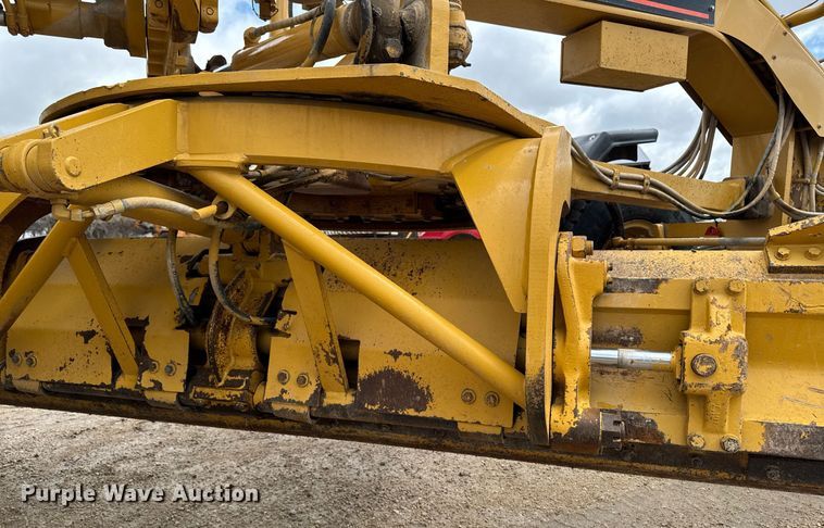 image for item EM3830 2002 Caterpillar 140H motor grader