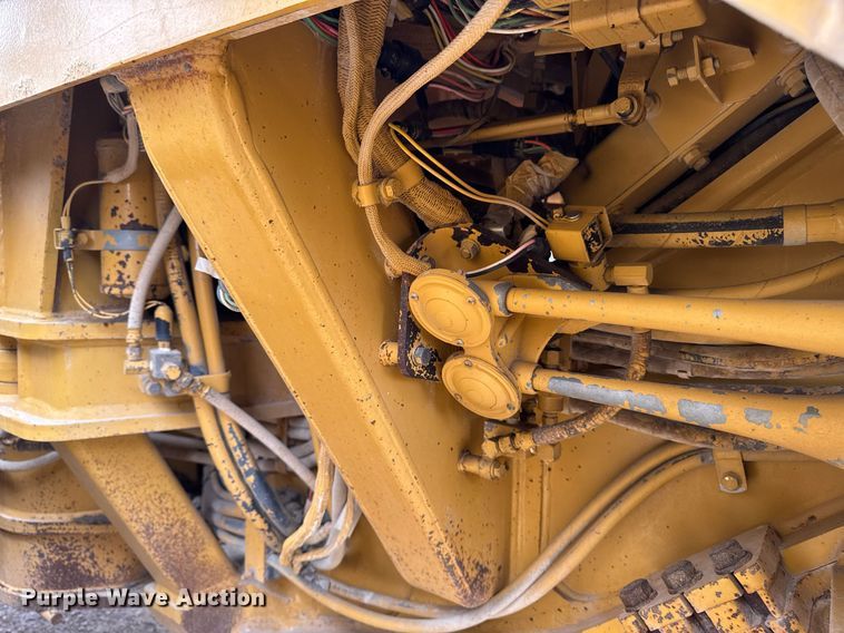 image for item EM3830 2002 Caterpillar 140H motor grader