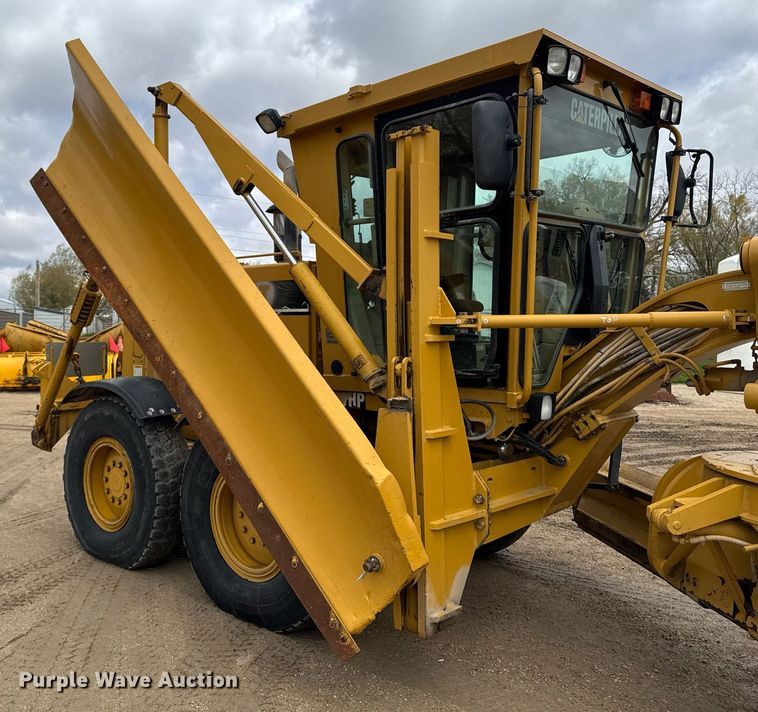 image for item EM3830 2002 Caterpillar 140H motor grader