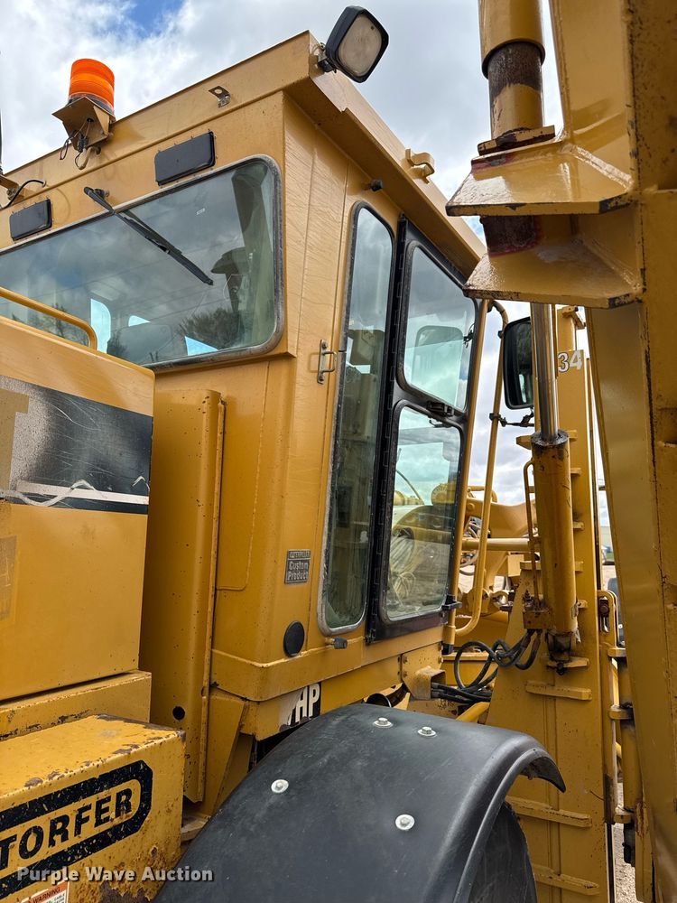 image for item EM3830 2002 Caterpillar 140H motor grader