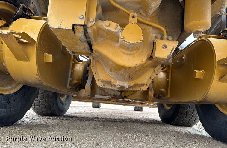 image for item EM3830 2002 Caterpillar 140H motor grader