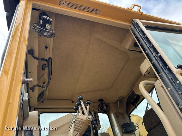 image for item EM3830 2002 Caterpillar 140H motor grader