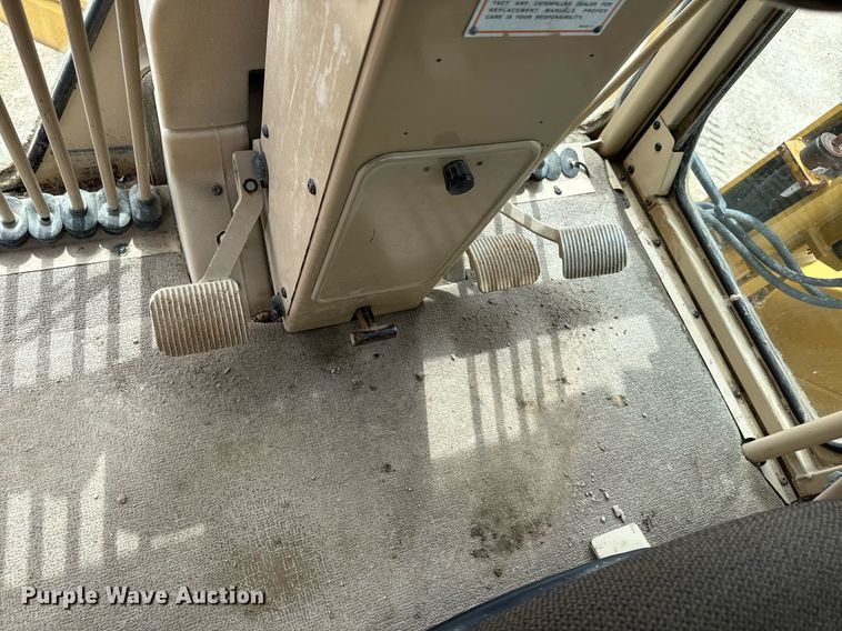 image for item EM3830 2002 Caterpillar 140H motor grader